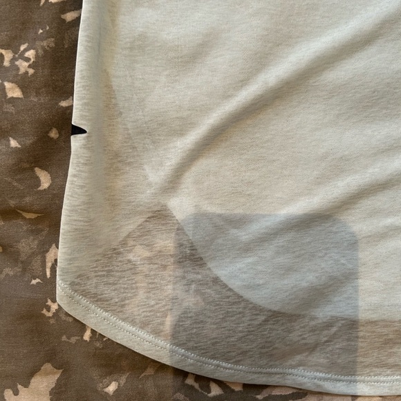 Sleeveless running top - Picture 3 of 8